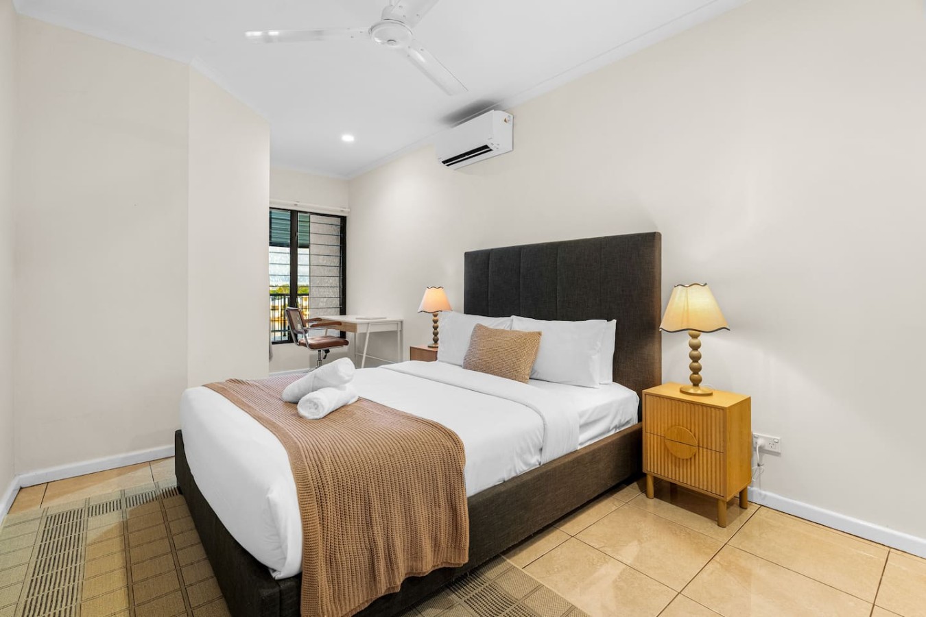 Zen Bayline: pool - bay view - balcony