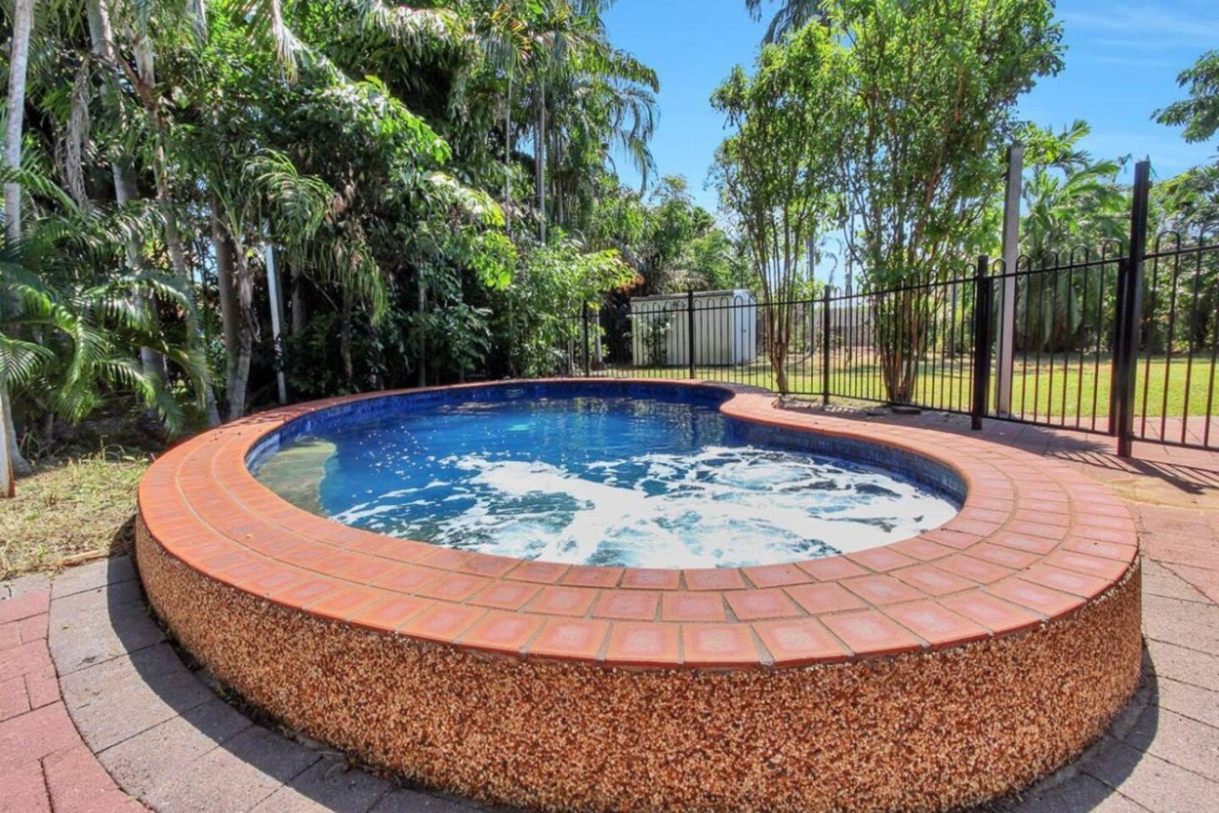 Zen Outback: pool - garden - balcony - parking