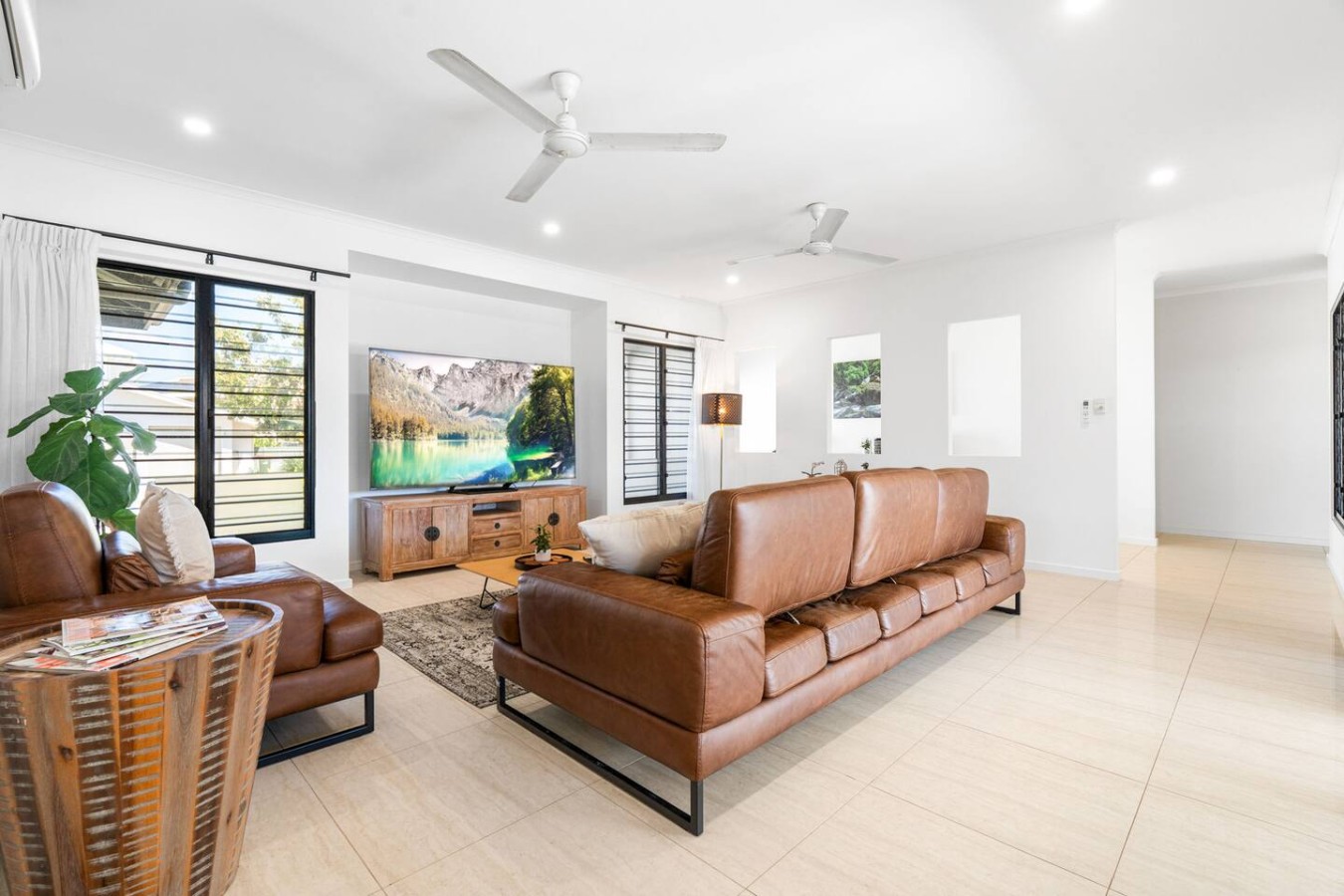 Zen Elysium: pool - patio - work desk - garage