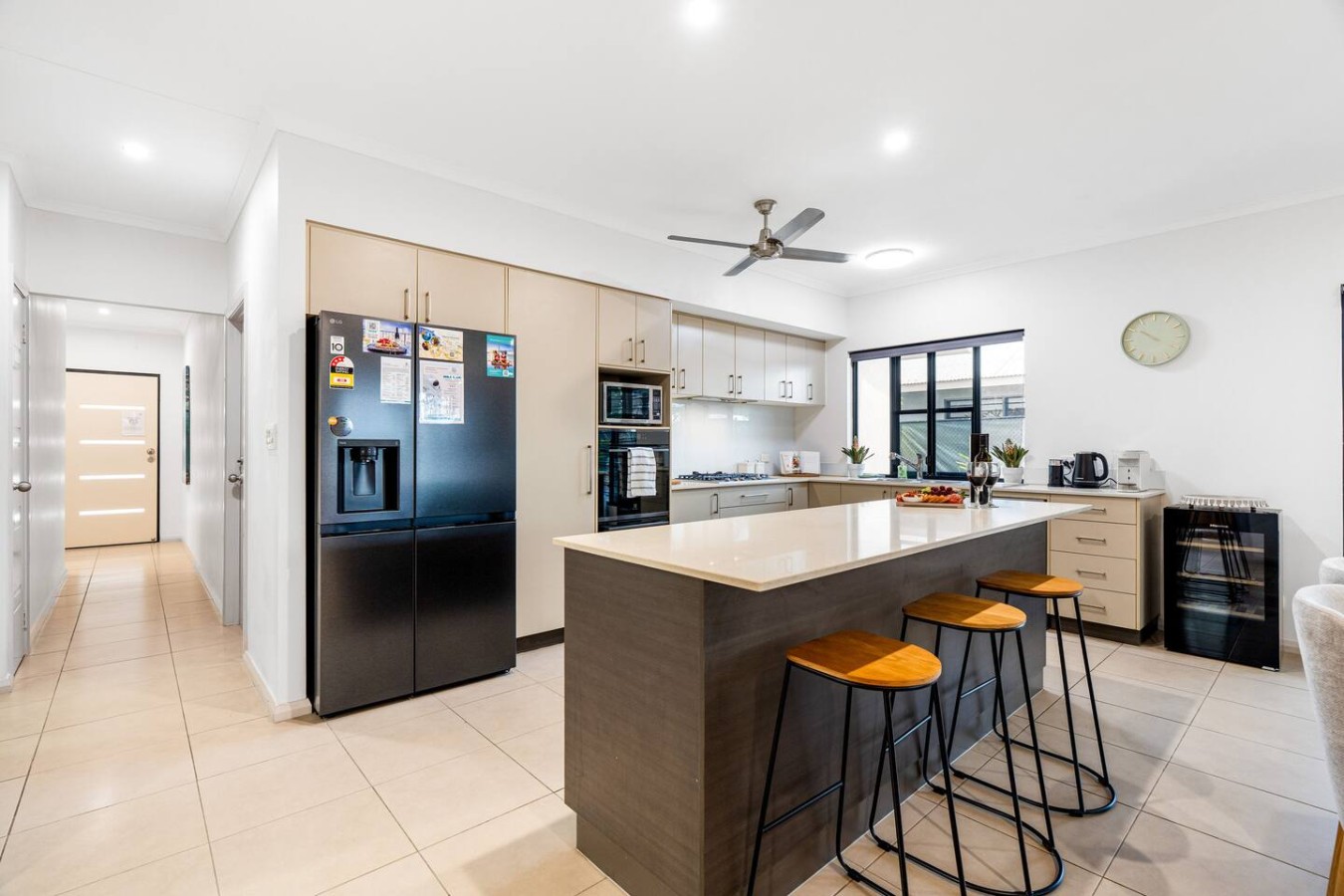 Zenhouse Atrium: patio - garden - garage - BBQ in Lyons, Darwin