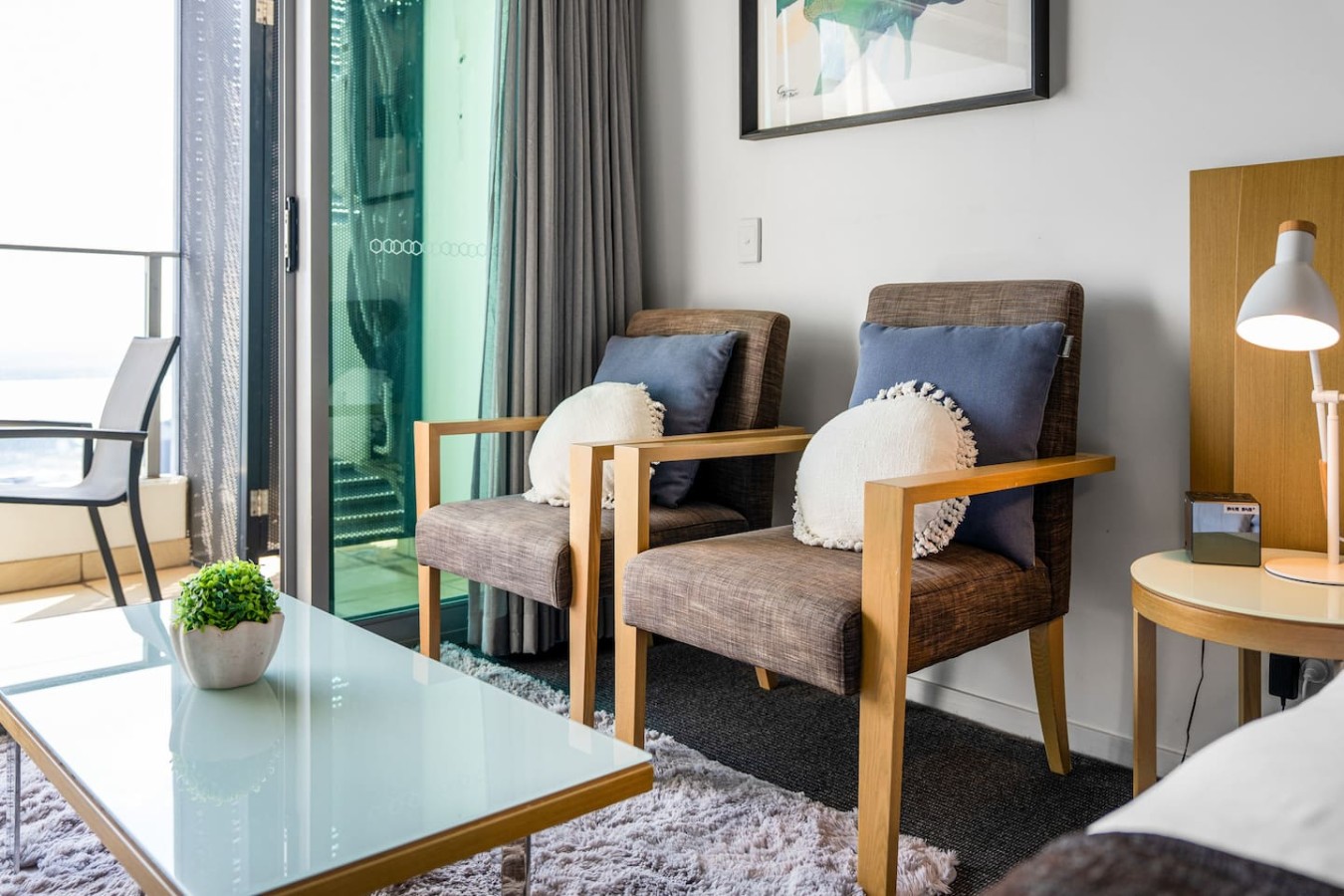 Zen Sunset: Relaxing Hotel Suite with Balcony in Darwin City, Darwin