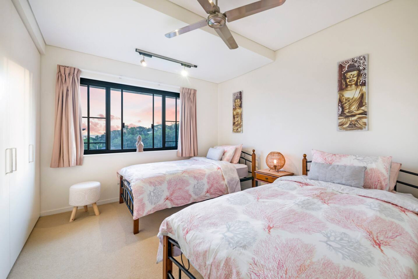 ZEN PENINSULA Darwin's Prestigious WaterFront Retreat - Experience the joy of shared moments in our cozy twin bedroom, where memories are made side by side.