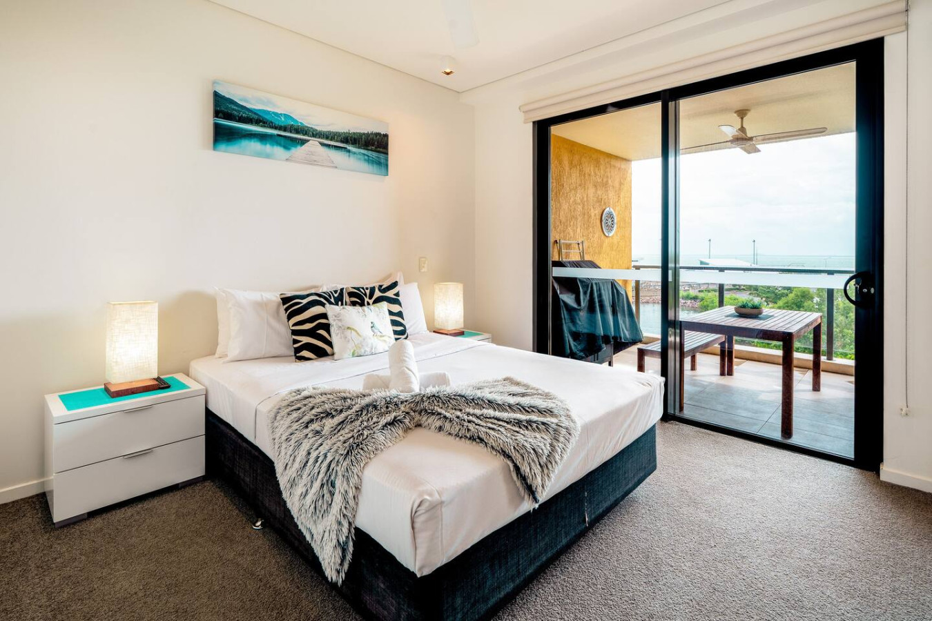 ZEN BY THE OCEAN - 1-BR Executive Biz Retreat - A haven of comfort and charm, with vistas that steal the show.