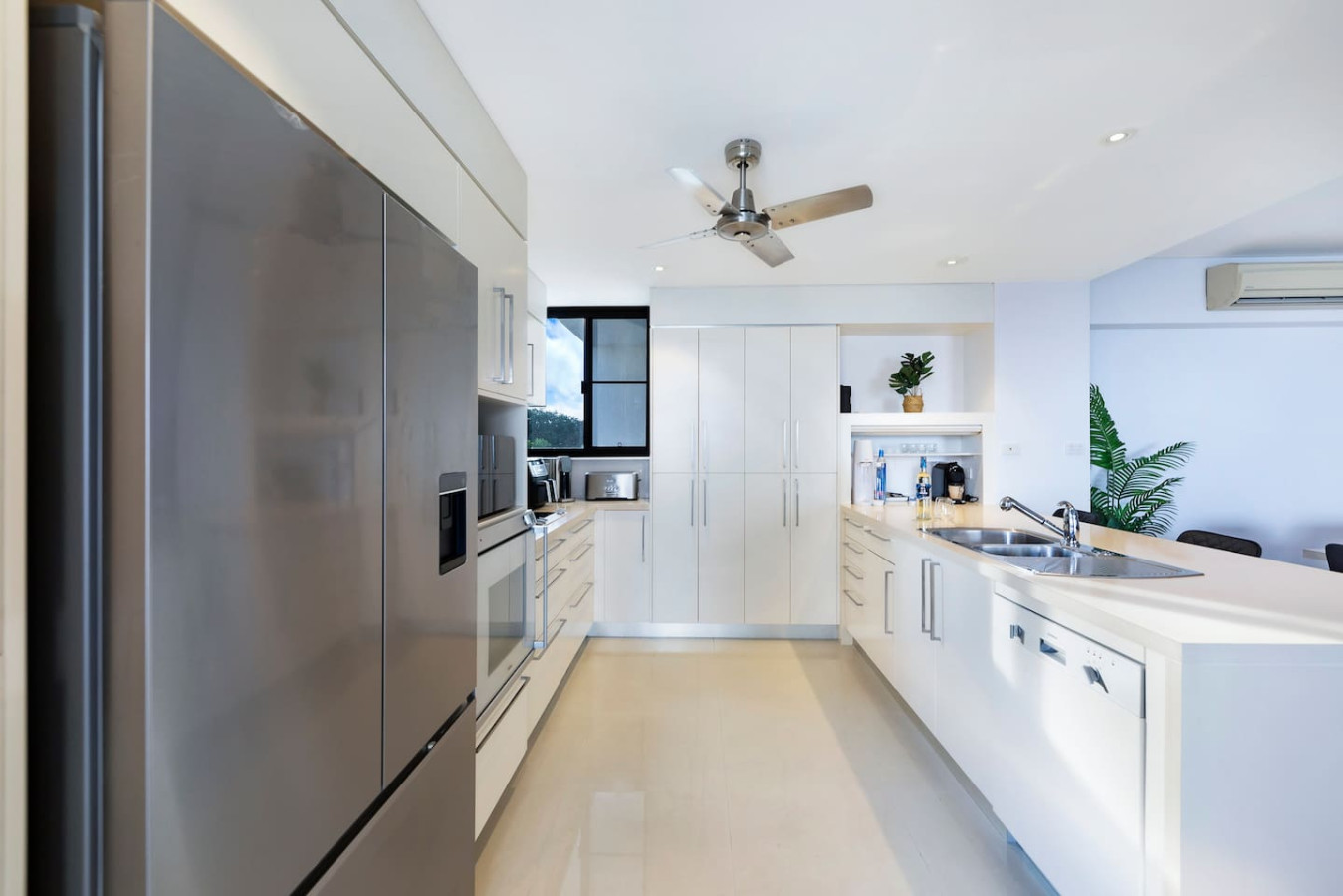 ZEN AT ARKABA 3BR Luxury Waterfront Apt Pool + BBQ- Modern kitchen with sleek appliances