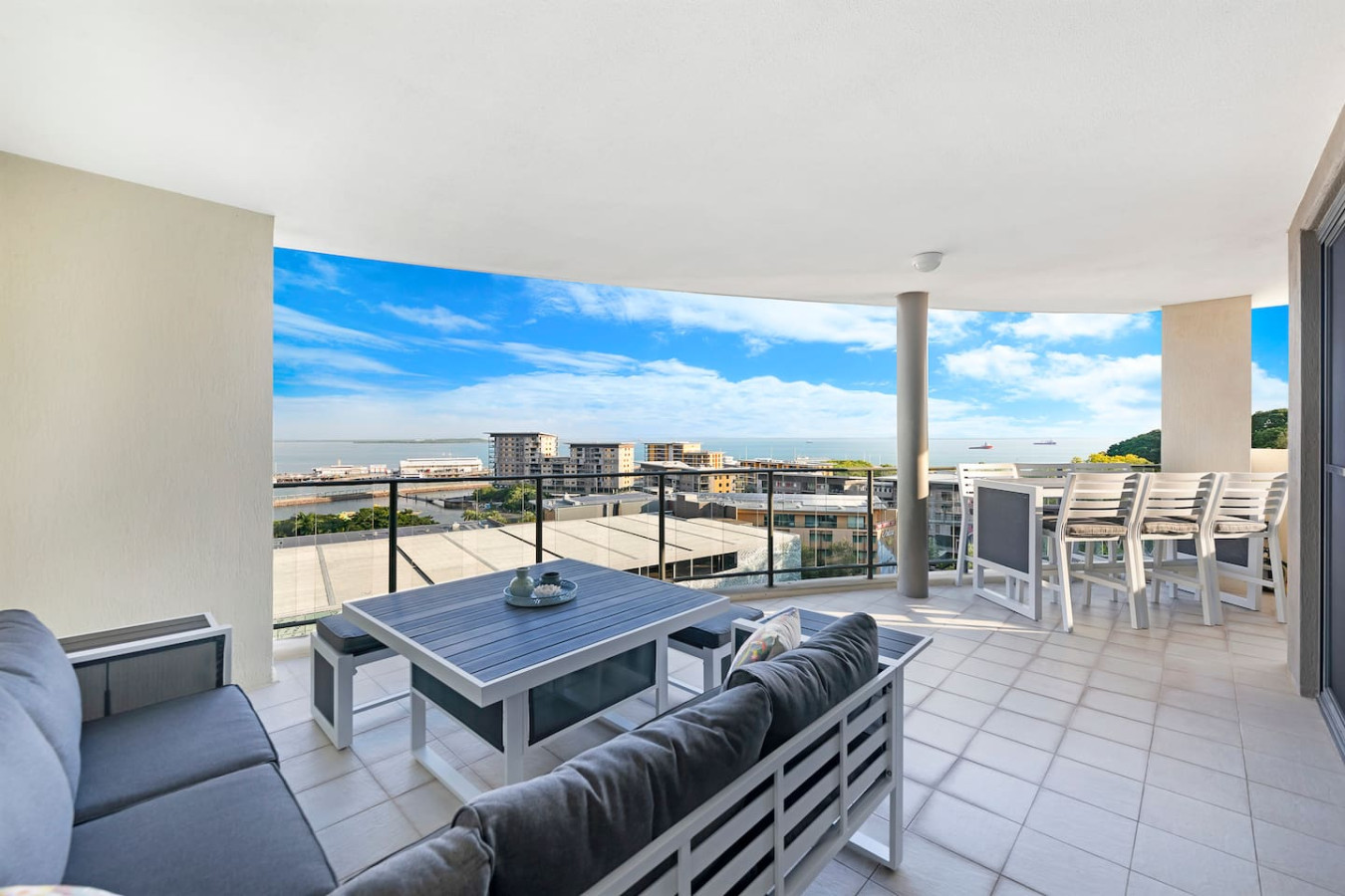 Zen Arkaba: 3BR Luxury Waterfront Apt ~ Pool ~ BBQ