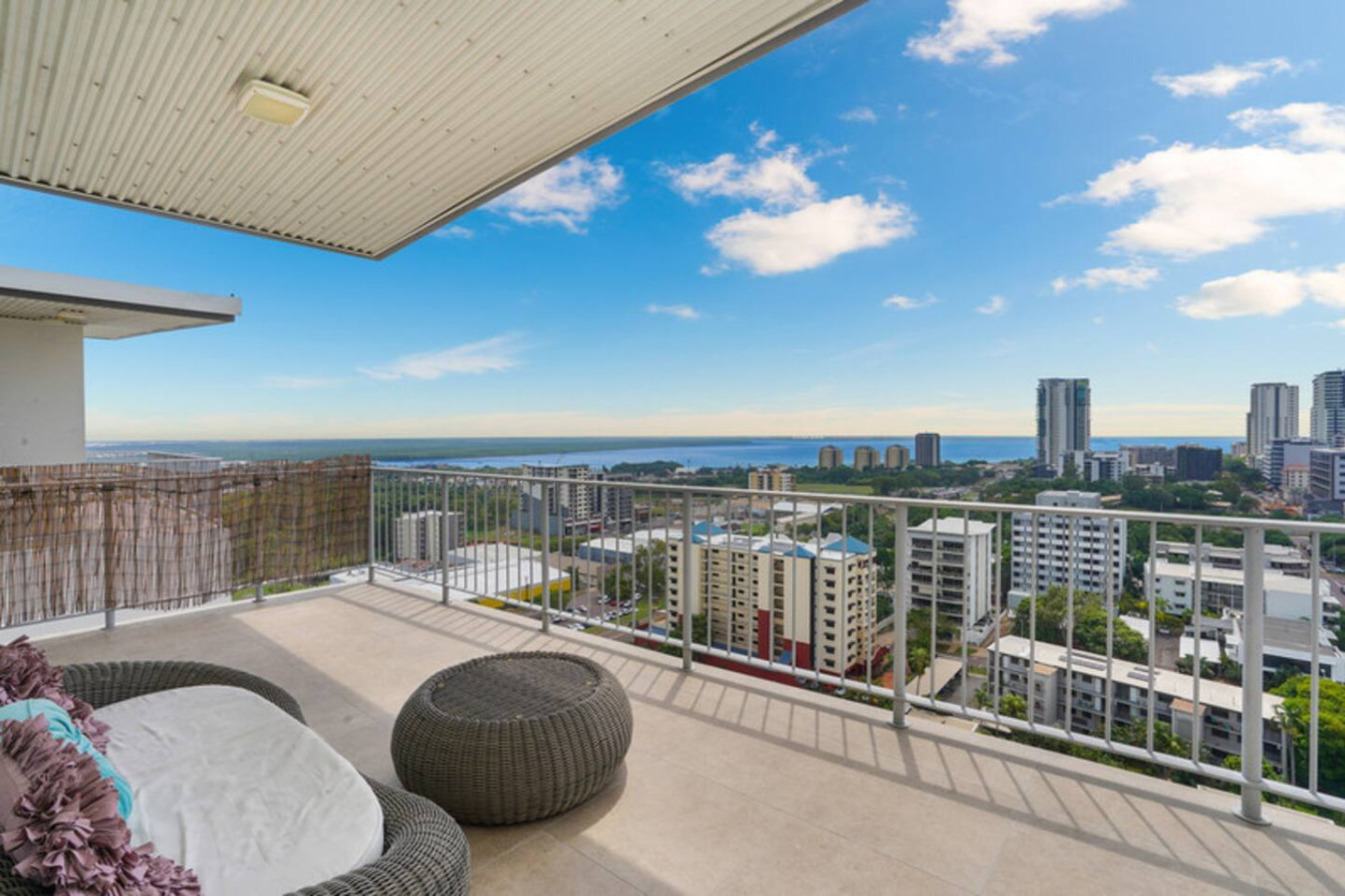 Pinnacle Penthouse Escape ~ Panoramic views ~ Pool - Welcoming unit with an impressive overlooking view