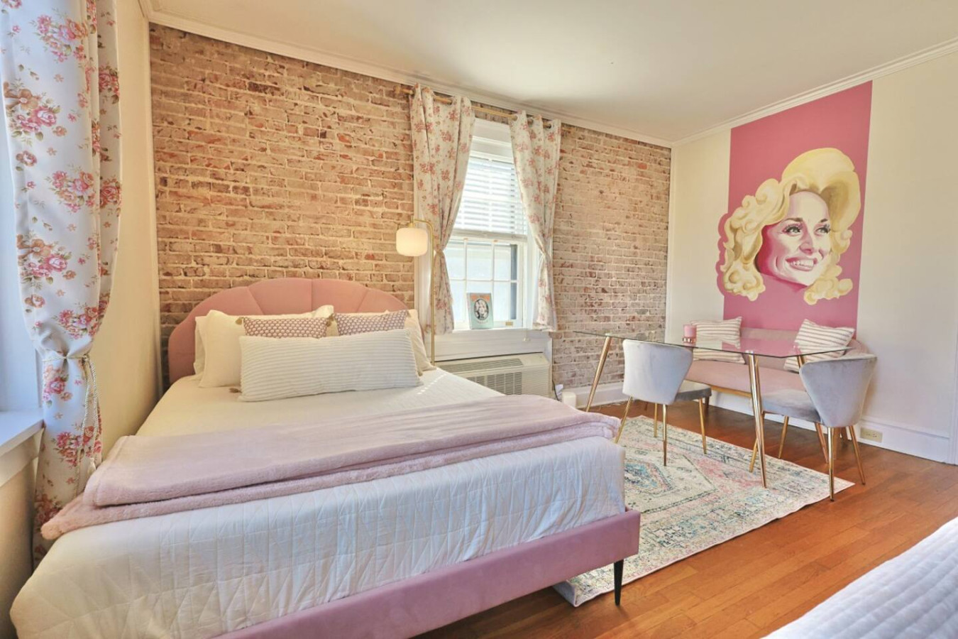 Charming Studio Oasis - Stylish Comfort And Historical Character - 녹스빌