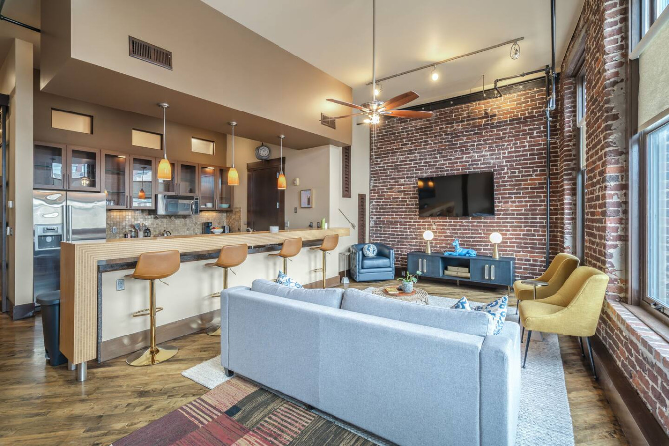 Stylish Oasis In Historic Building - Chic Urban Retreat - Knoxville, TN