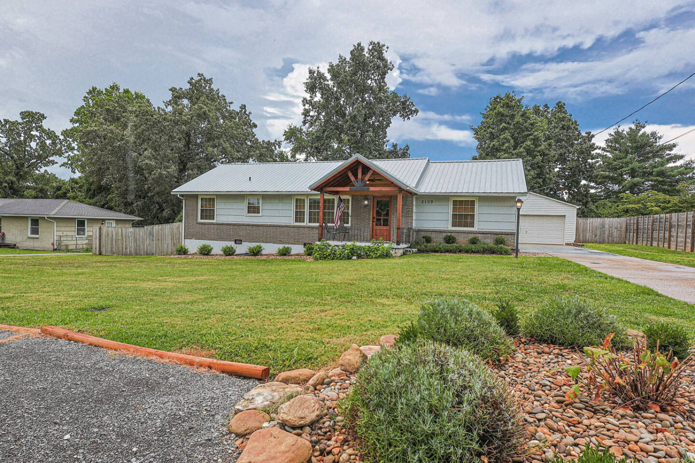 Cozy Fenced Yard And Fire Pit - Inviting Ranch Retreat - Knoxville, TN