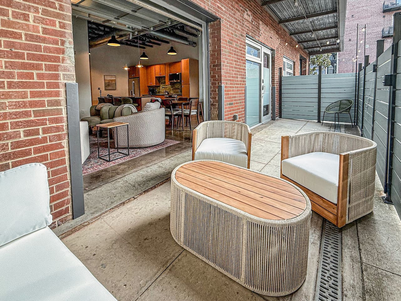 Jackson Ave | Group Loft | Indoor-outdoor Patio - 녹스빌