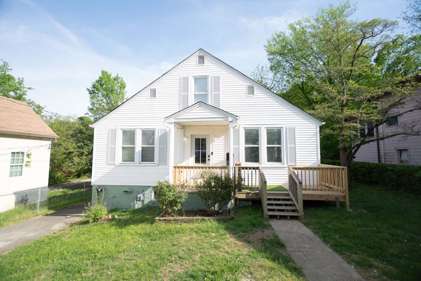 Sun-kissed Bungalow | Charming Stay Near Downtown - Knoxville, TN