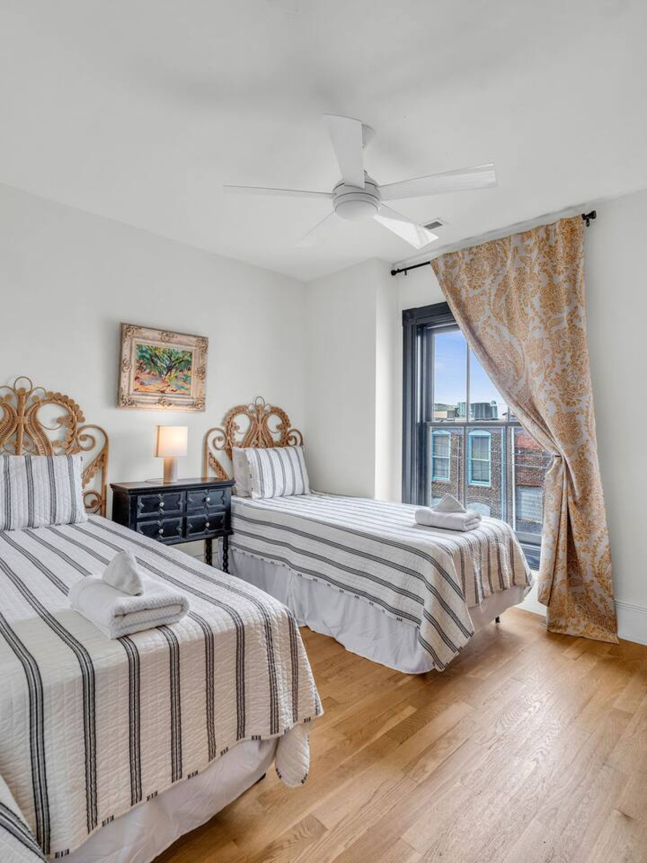 Elegant Townhome Near Downtown - Spacious Retreat With Luxury Amenities - Knoxville, TN