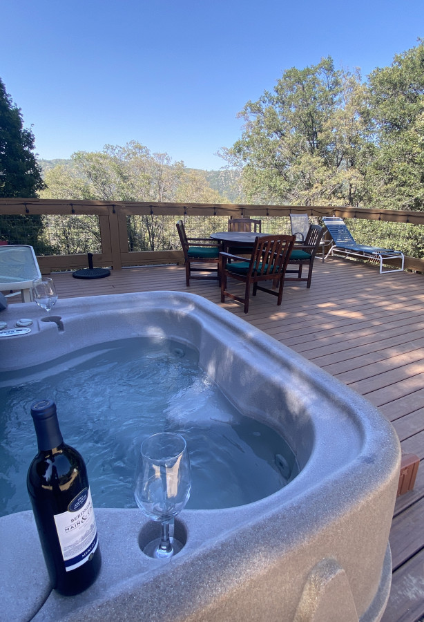 Secluded Hot Tub And Scenic Views - Charming Forest Retreat - Crestline, CA