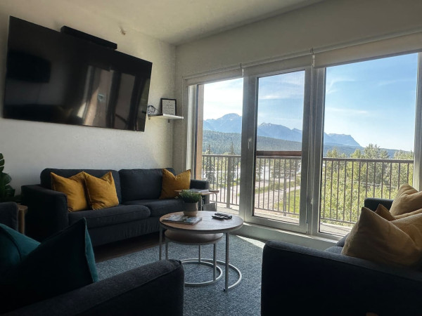 Stay & Apres -  Upscale DT Condo Sleeps 7