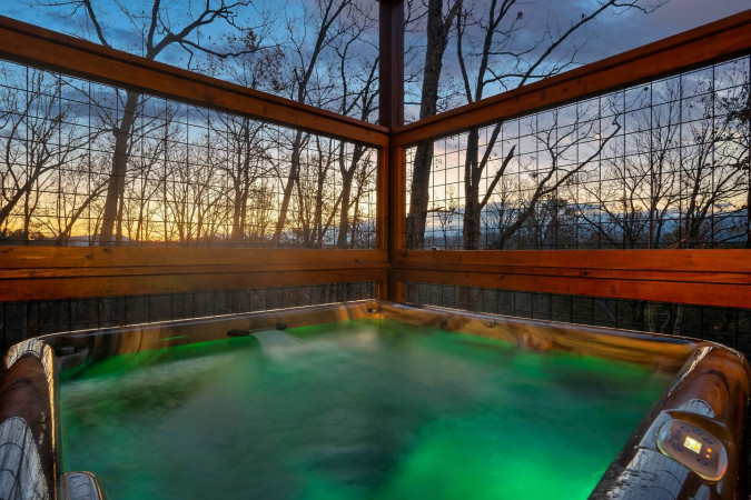 Smoky Adventure Cabin • Hot Tub • Near Gatlinburg