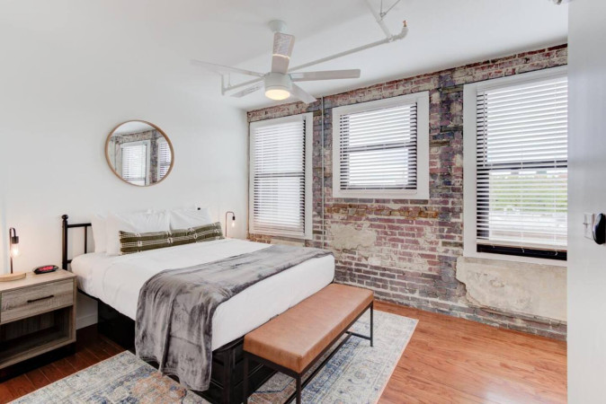 Spacious Downtown Apt: Beale St, Eats & Fun Nearby