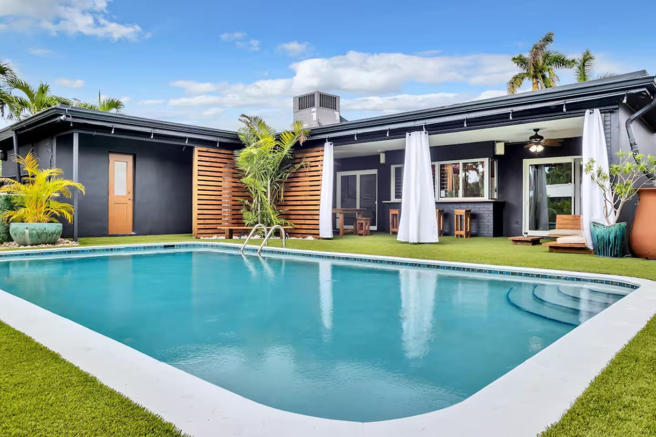 Jardins d'Eden | Turfed Pool | 6min Beach