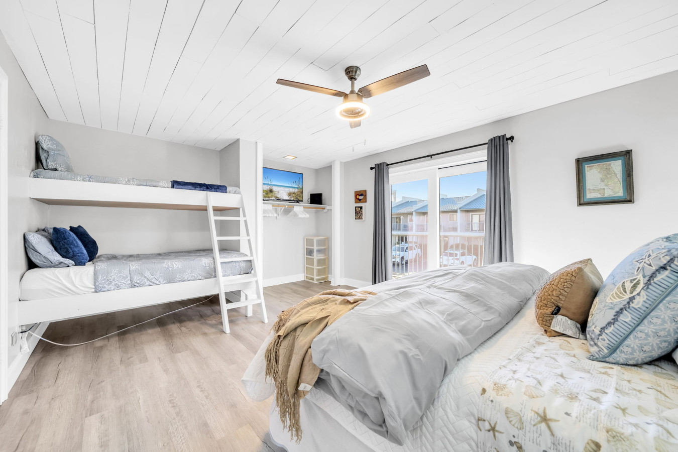 Steps to Beach | Dual Masters+Decks | Pool Retreat