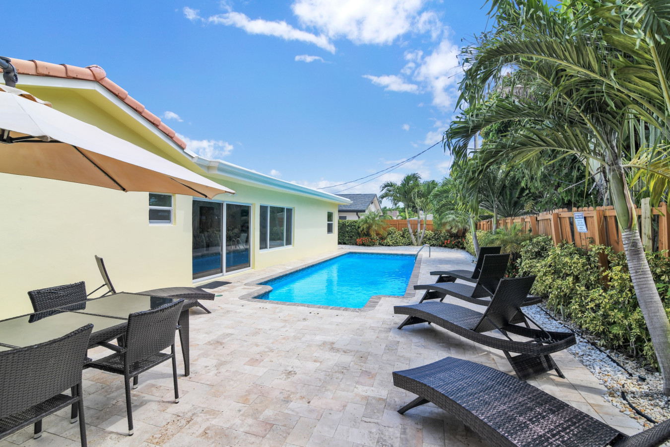 Coastal Cove: 4BD/3BA Heated Pool, Pet Friendly, Close to Beach