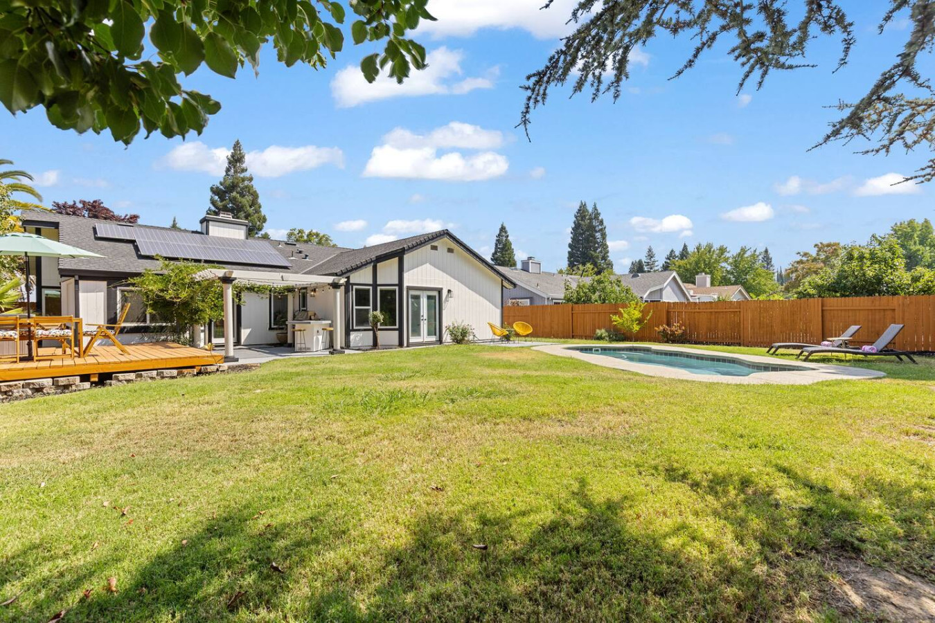 Family Home-Garage Parking-Hot Tub & Pool