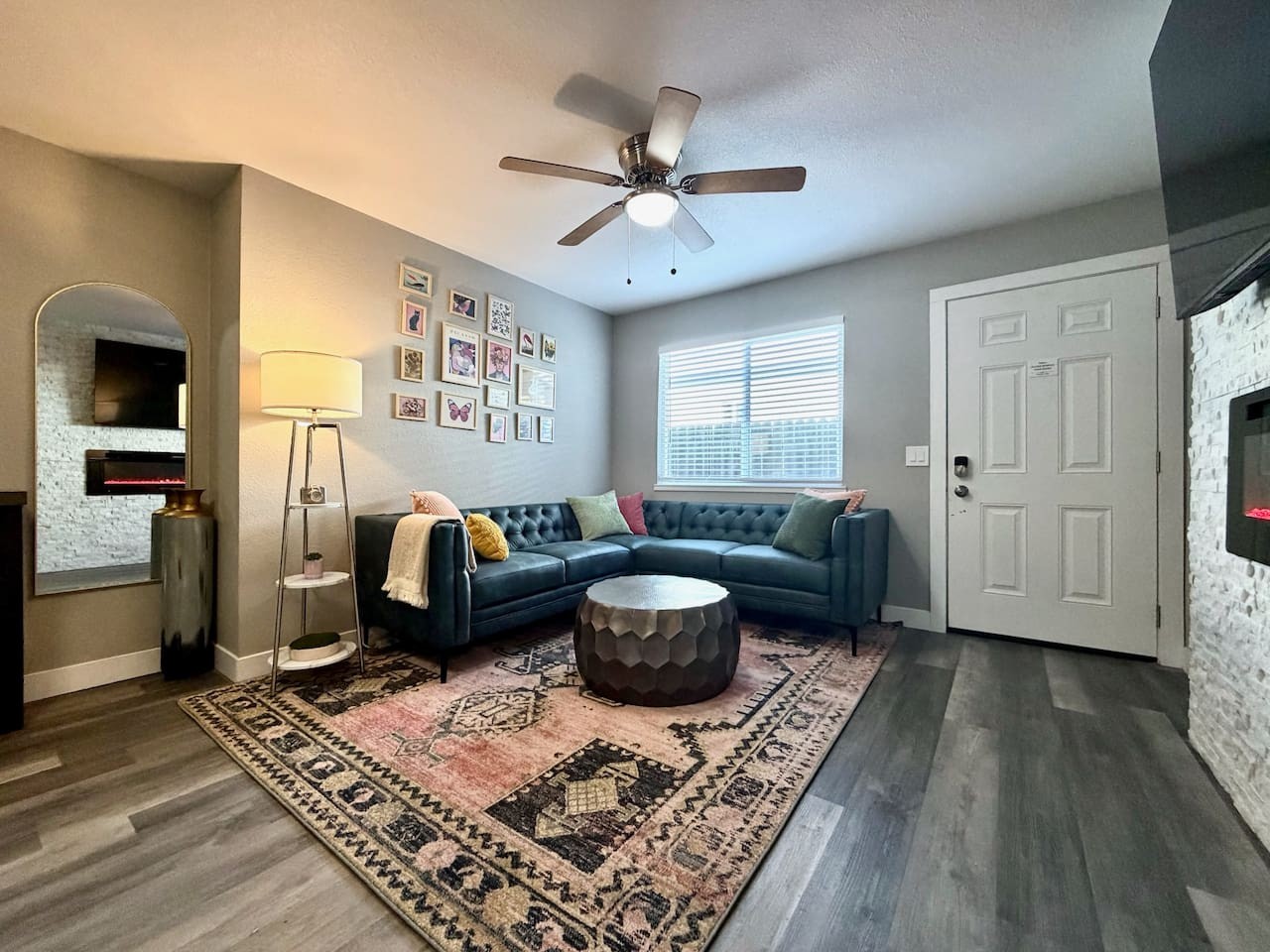 Remodeled Midtown Apartment - Sacramento, CA