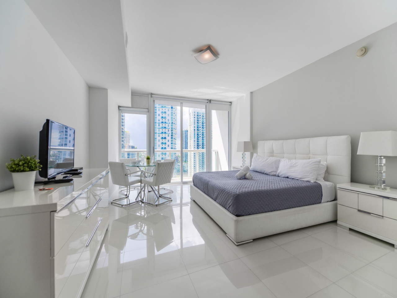 Gourmet Kitchen And Spacious Balconies - Luxurious Iconic Retreat - Bahamas