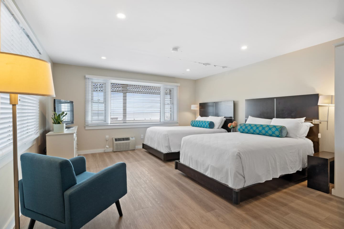 Beachfront Studio | Kitchenette & 2 Double Beds (104)