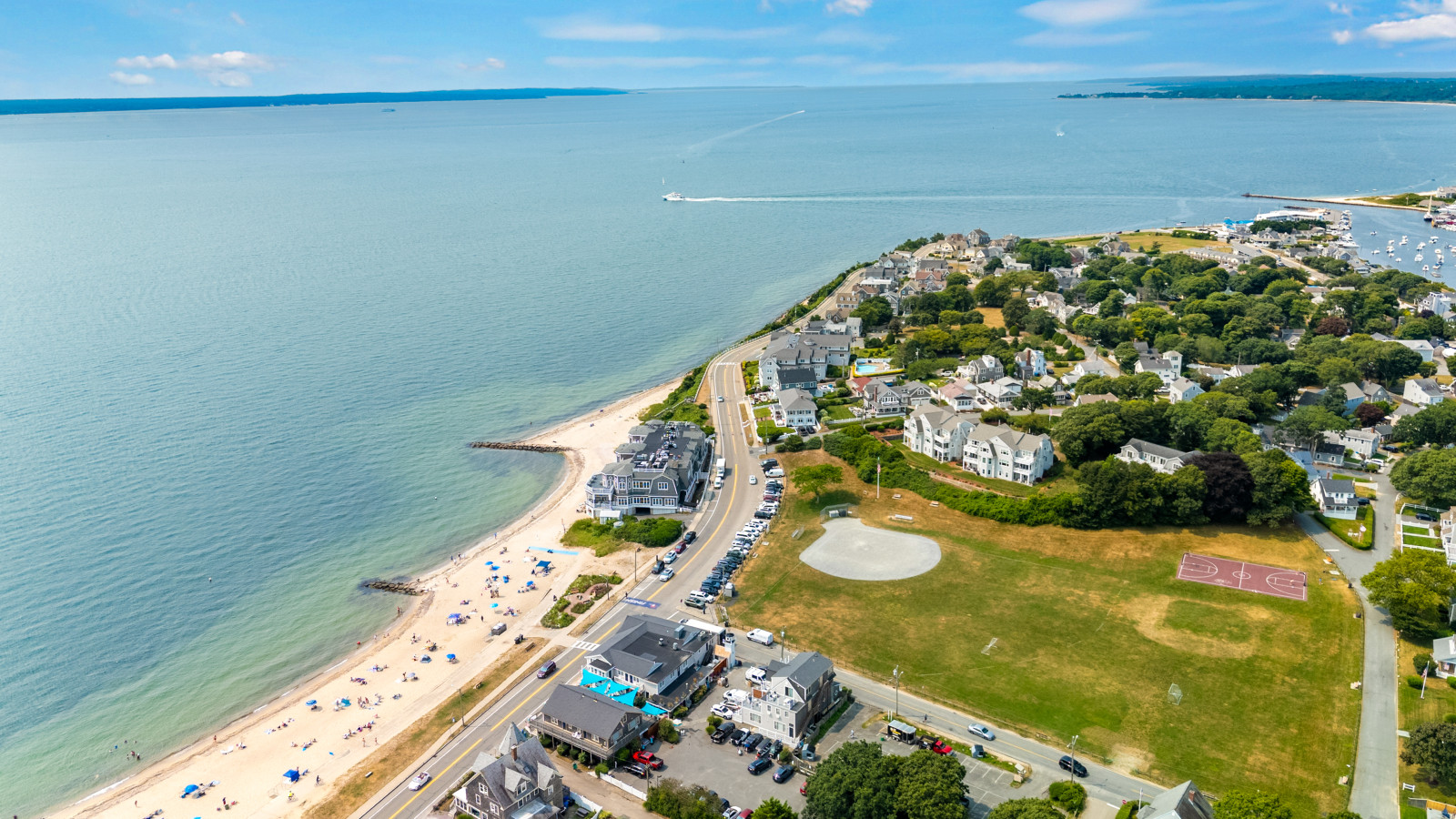 Beachfront Studio | Kitchenette & 2 Double Beds (104) 4