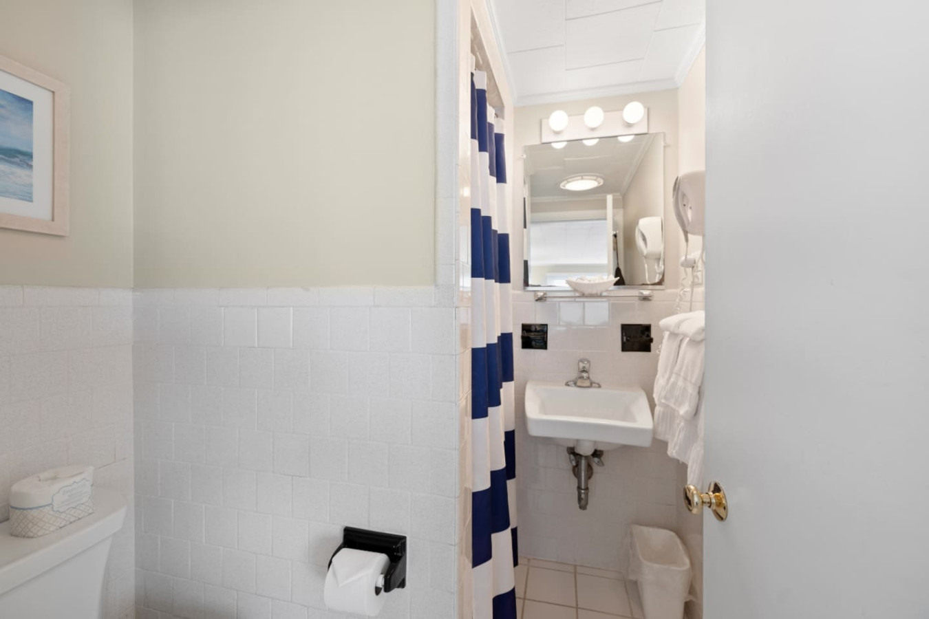Direct Ocean Views! 2 Double Beds + Kitchenette (108) 3