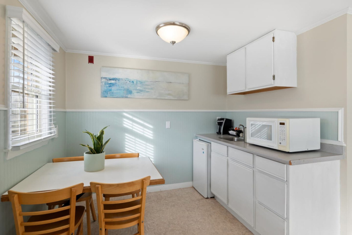Direct Ocean Views! 2 Double Beds + Kitchenette (108) 5