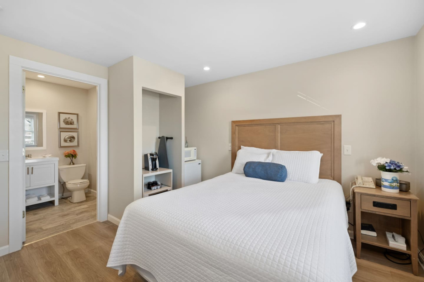 Renovated Queen Room Near the Beach (310) 2