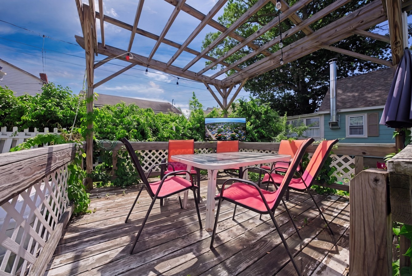 OOB Cottage | Gazebo, Fire Pit + Beach Walk 4