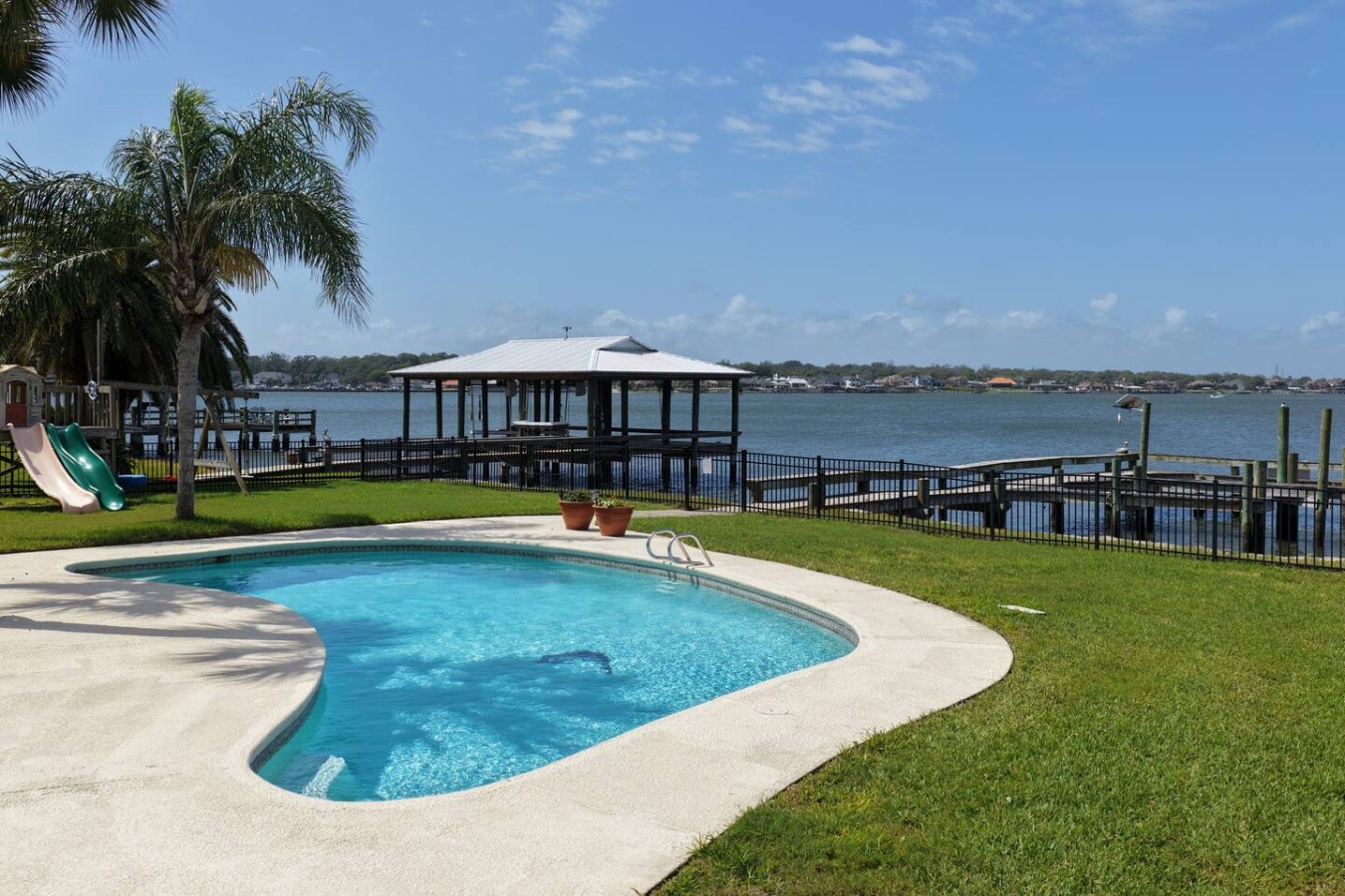 Peaceful Island Retreat - Heated Pool - Sleeps 10 - Jacksonville, FL