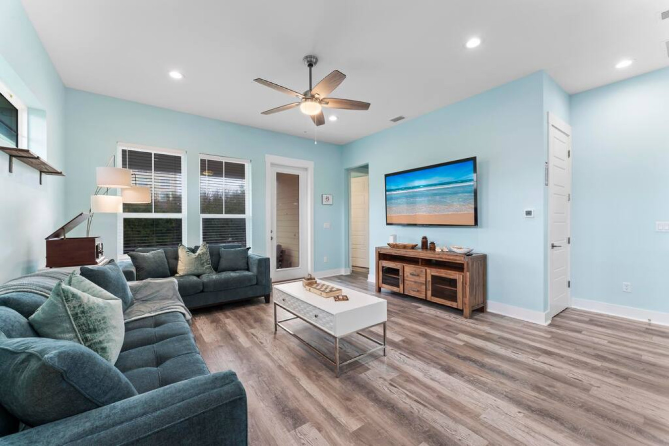 Hot Tub, Game Room, Arcade, Paved Backyard - Stunning Oasis - Jacksonville, FL