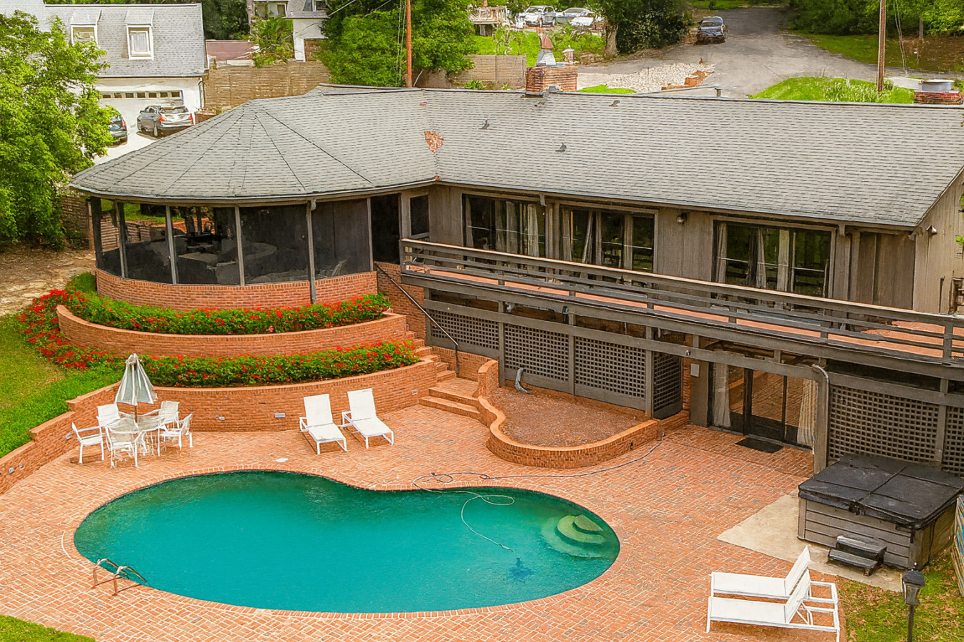 Sparkling Pool And Scenic Lake Views - Exquisite Waterfront Retreat - Charlotte, NC