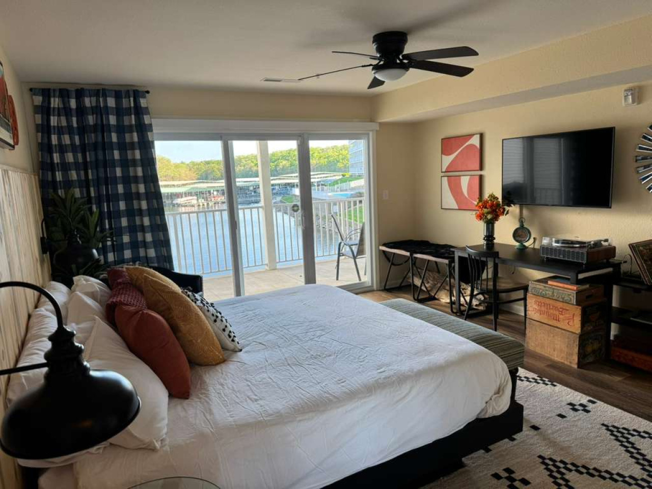 Lakefront Condo, Beautiful State Park Views