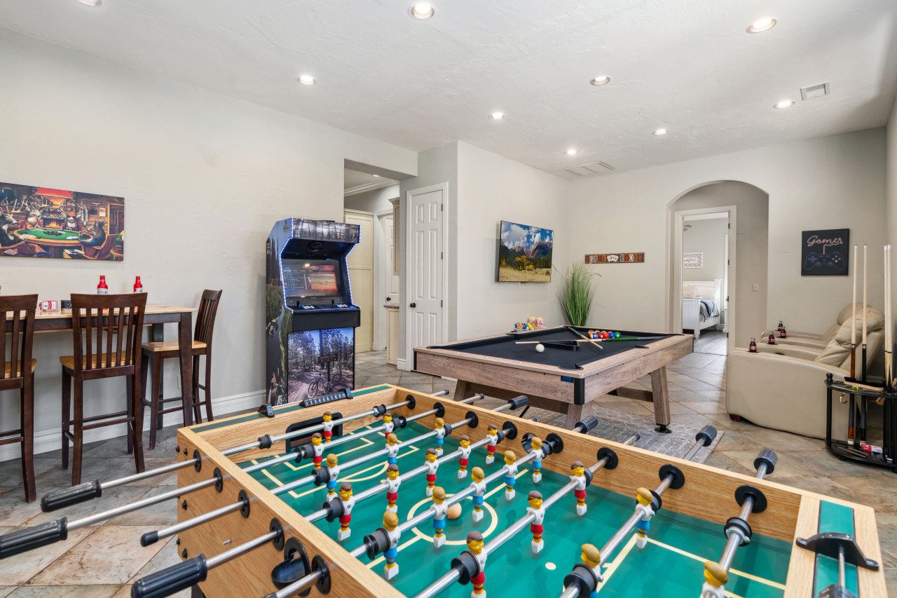 Luxurious Hot Tub And Game Room - Stunning Mountain Lodge Retreat - Flagstaff, AZ