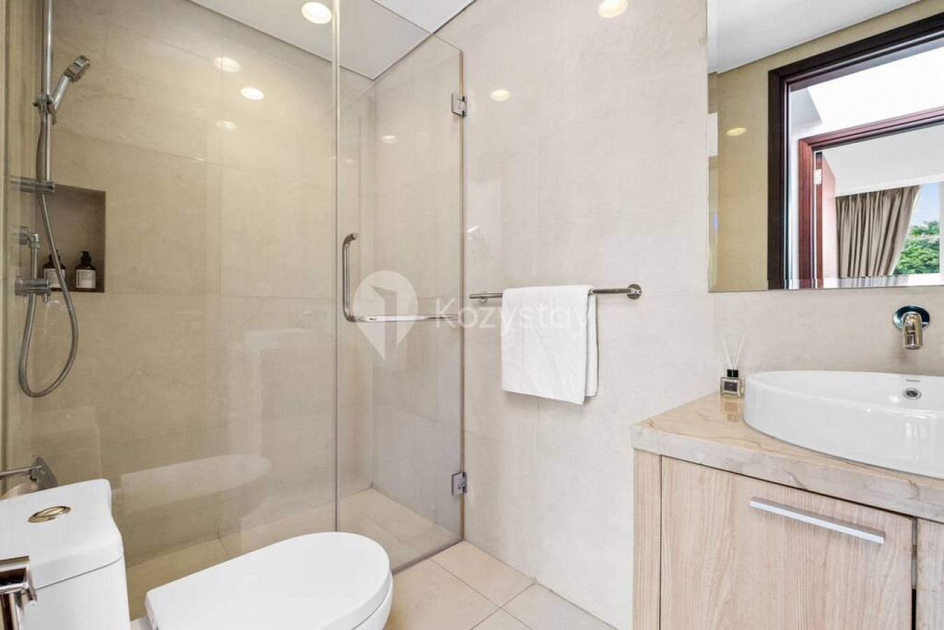 Pavlodarda yalangoch qizlar