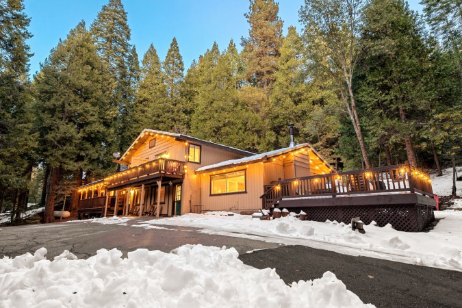 Sugar Pine Trailhead Lodge, 2 Cabins, 2 Hot Tubs