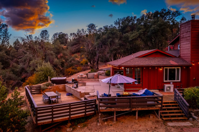 The Sierra Vista Lodge | Hot Tub | Game Room | 16