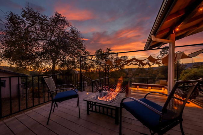 Starry Night Cabin, Pool Table, EV, Views, Hot tub