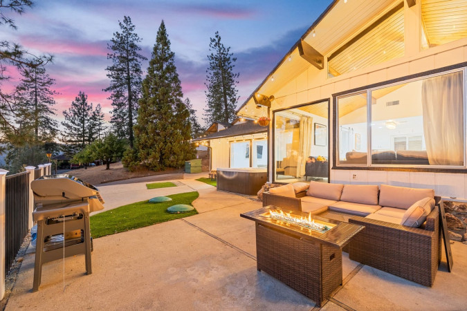 Yosemite Garden View Getaway| Hot Tub | Pool Table