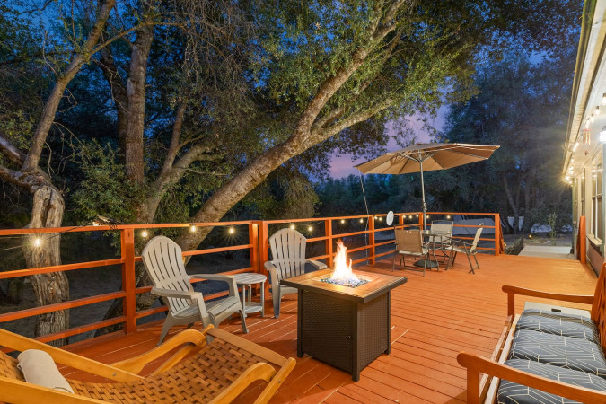 Hilltop Oasis | Games, Hot tub, BBQ, Deck, Views |
