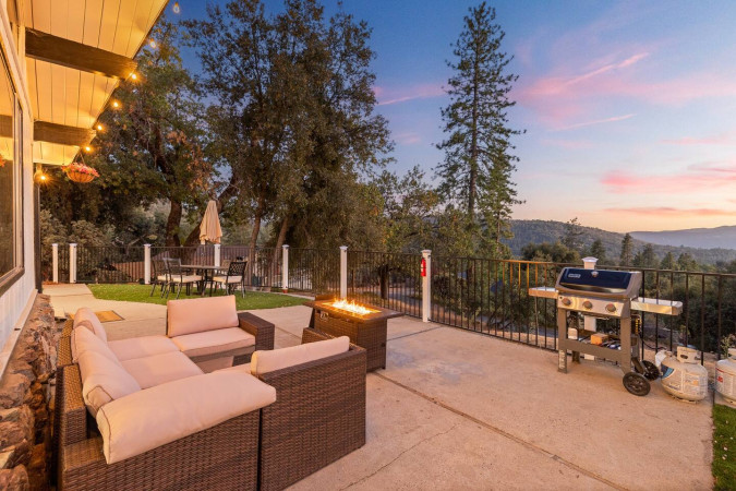 Hillside Sky Ranch Retreat 12 miles from Yosemite