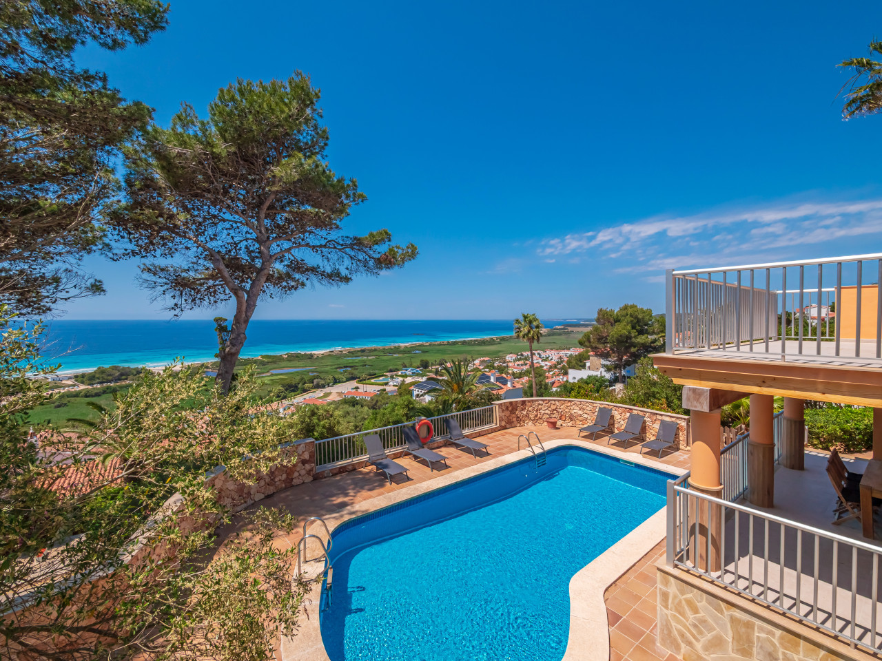 5 bedroom villa with stunning sea views
