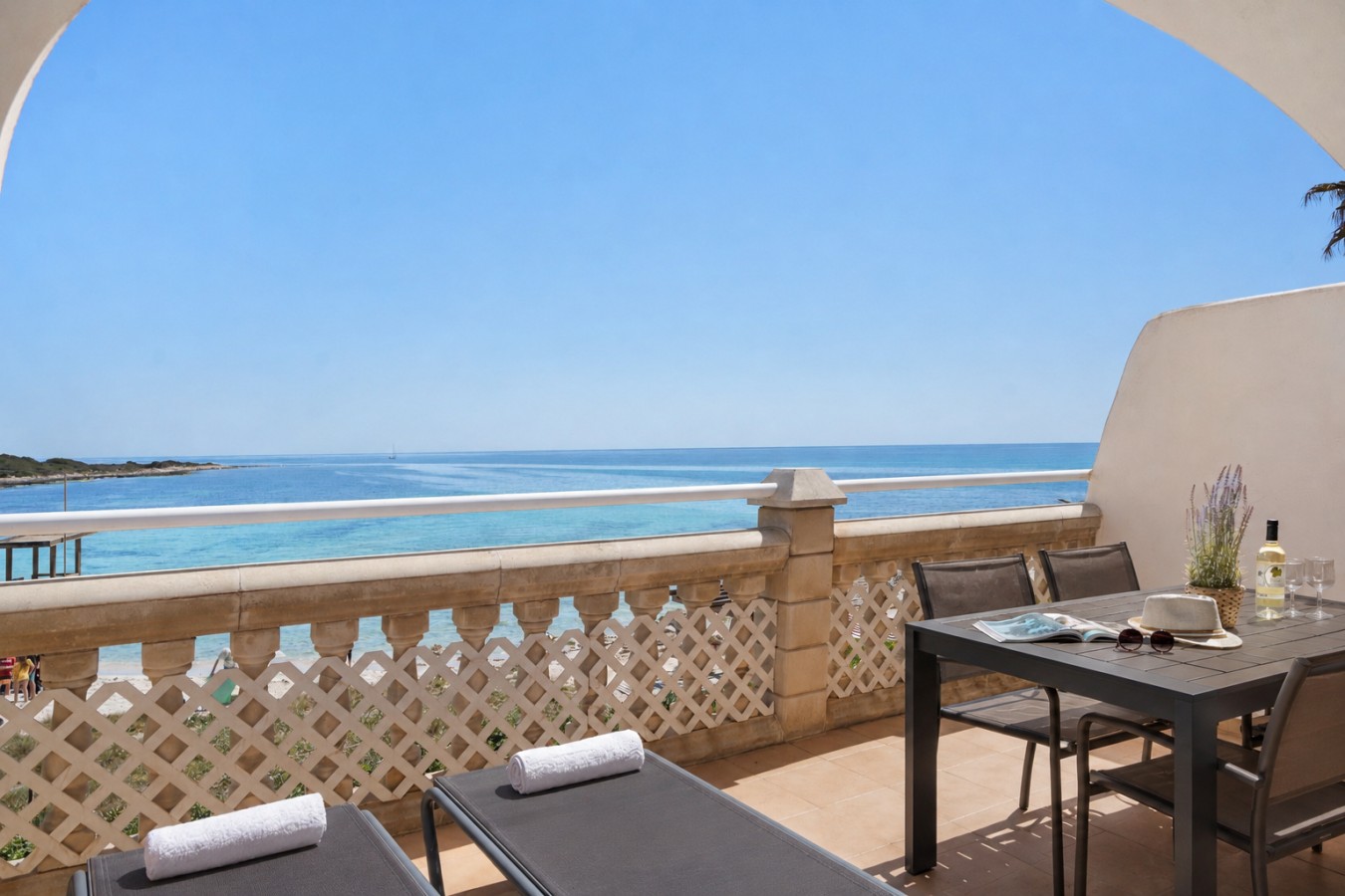 Beachfront apartment with perfect seaview