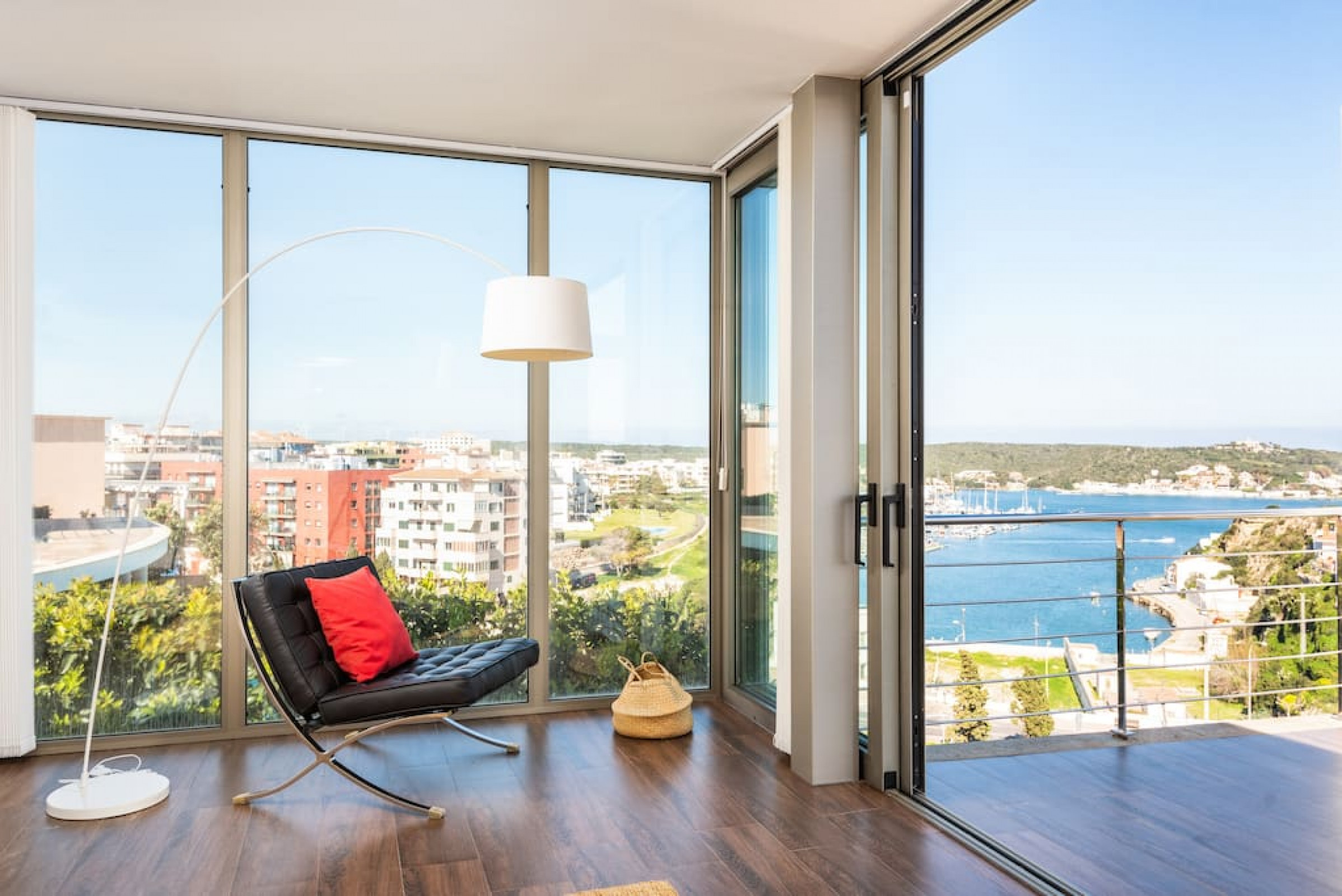 Modern Villa, Port Views, Jacuzzi & Pool, Full AC