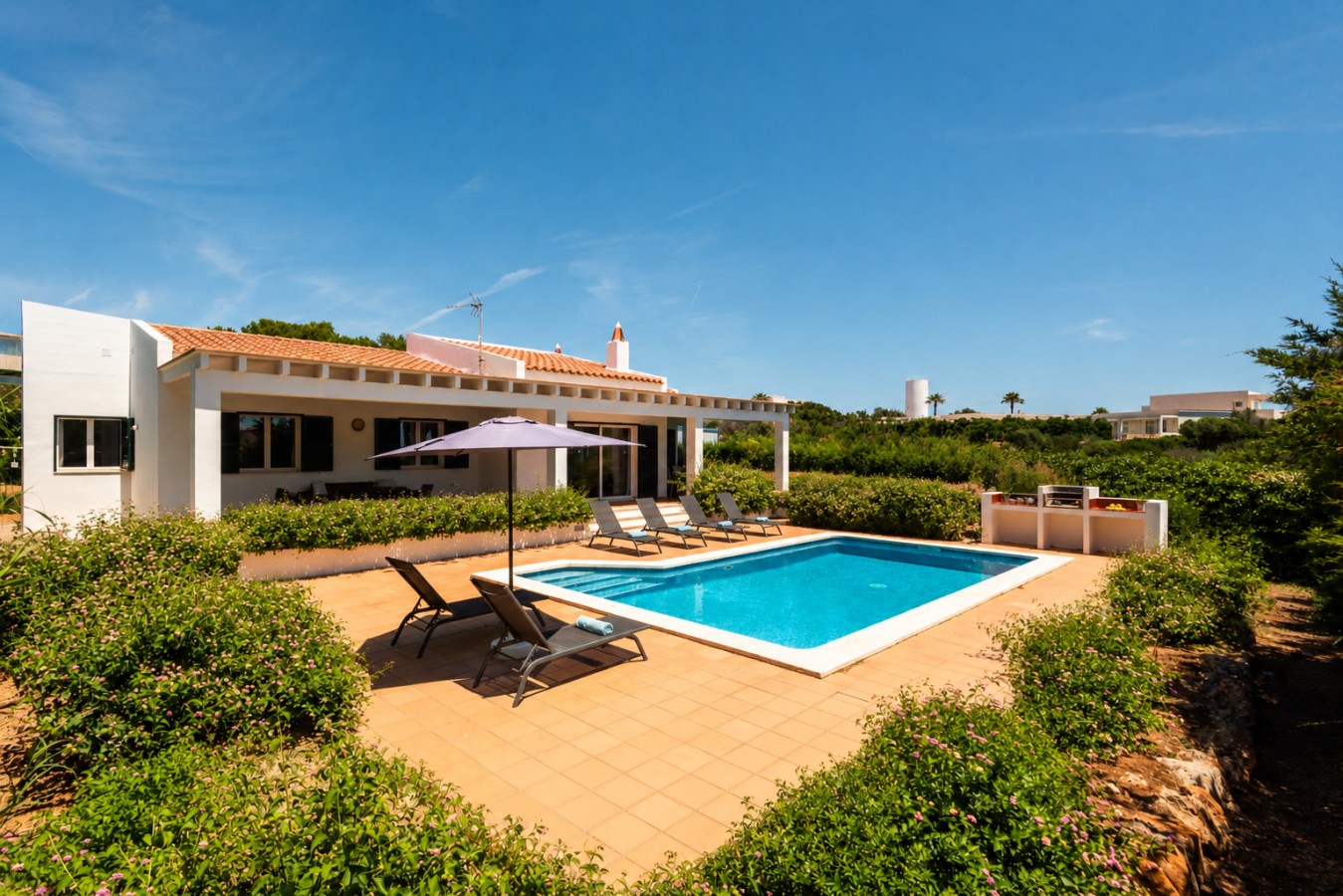 Villa Rose. Private swimming pool. Free AC & Wifi