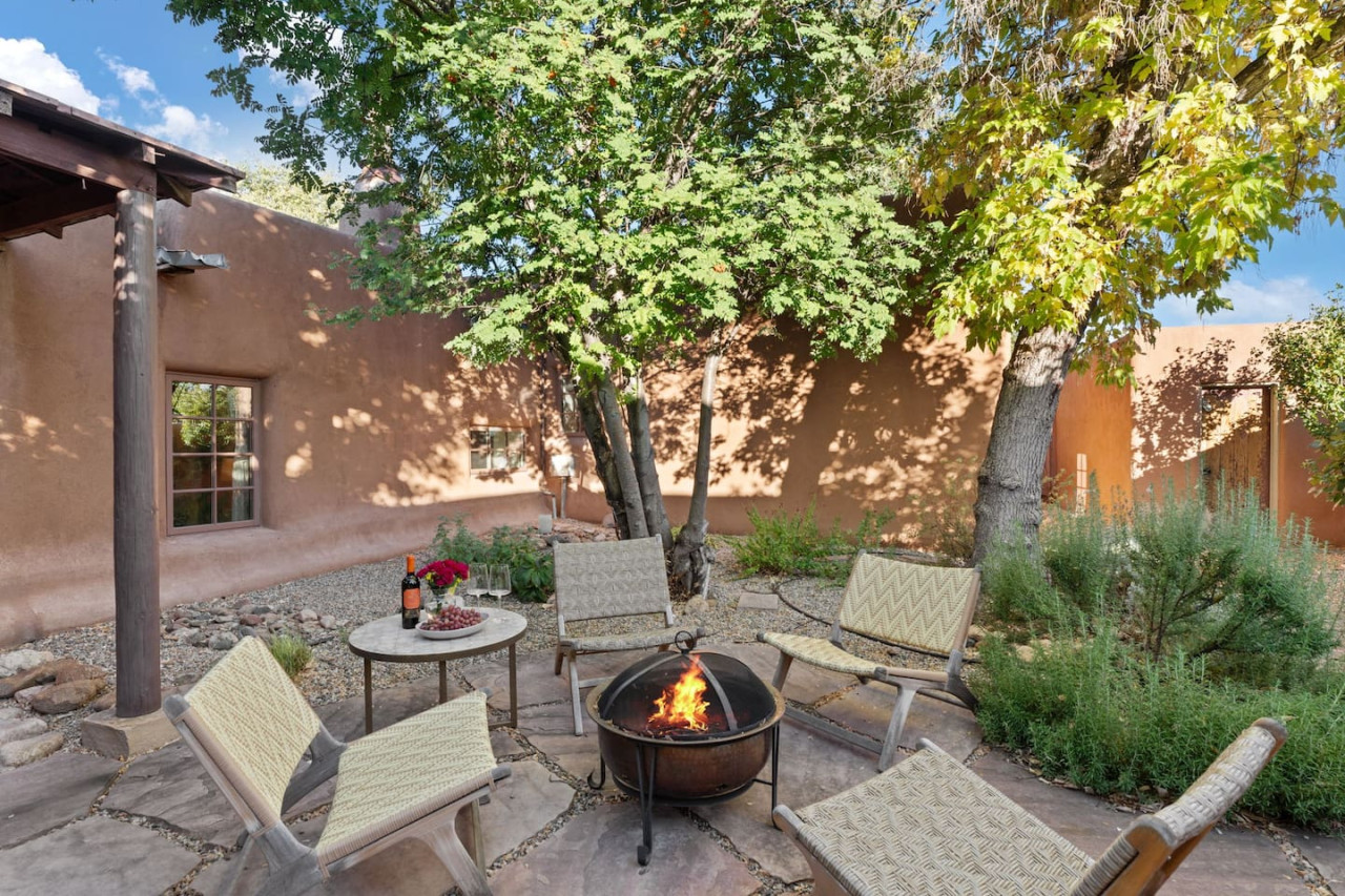 The Boyle House firepit courtyard
