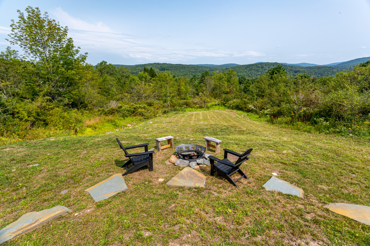 Mountain views and outdoor fire-pit